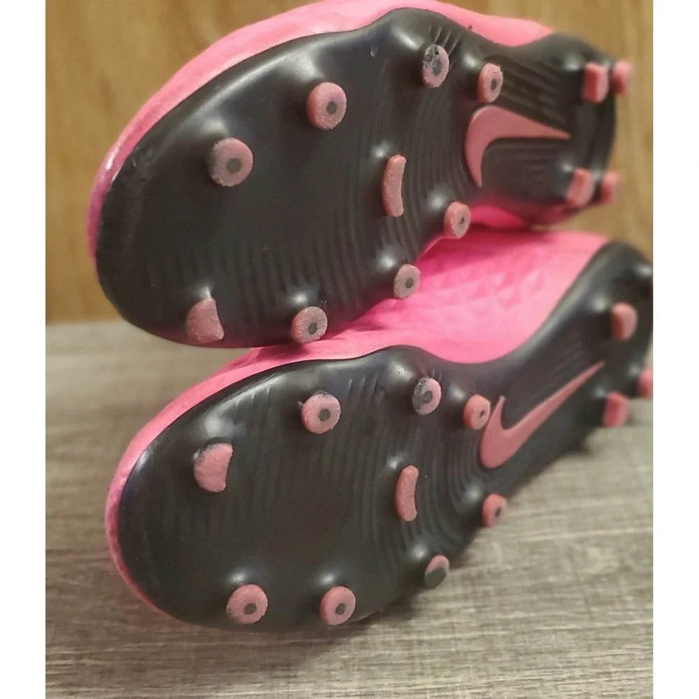 Nike Tiempo Legend 8 Club Soccer Cleats Youth Size 5Y‎ Pink